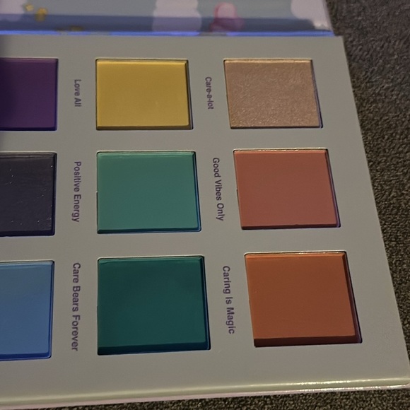 Care Bears 40th Anniversary Rainbow Eyeshadow Palette‎ - Picture 6 of 8